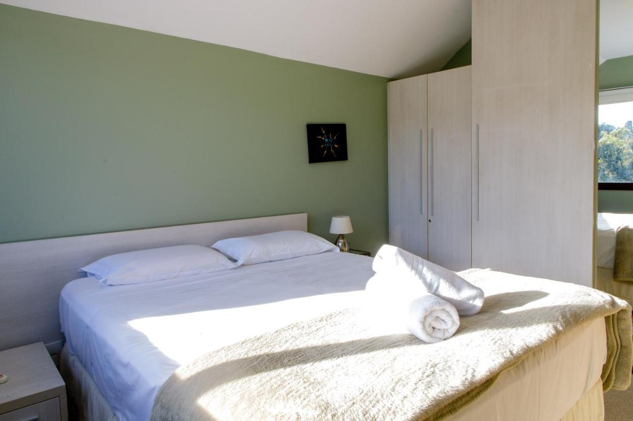 Apartamento super agradável no centro de Gramado Esterno foto