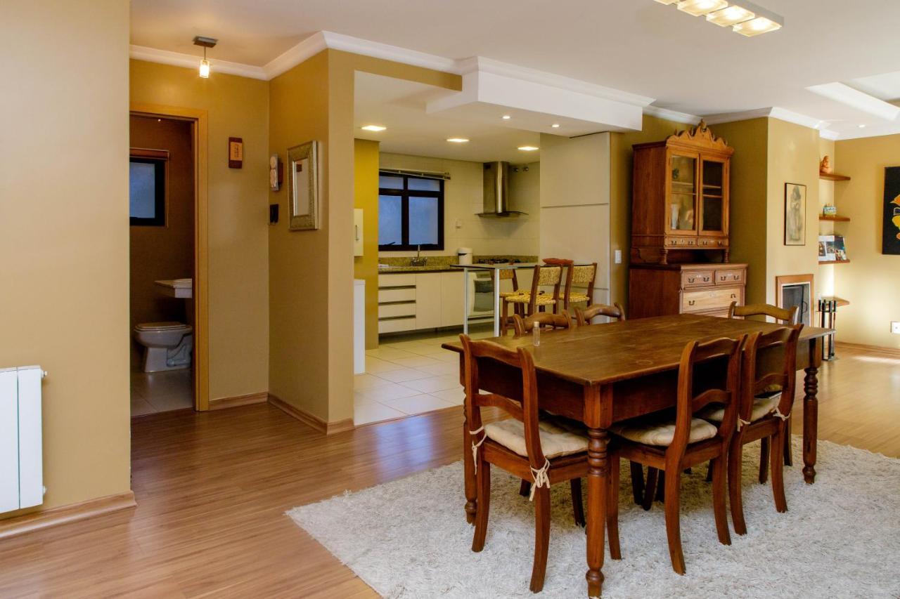 Apartamento super agradável no centro de Gramado Esterno foto
