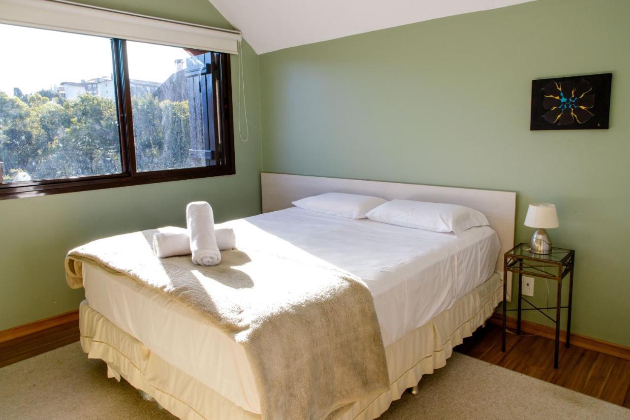 Apartamento super agradável no centro de Gramado Esterno foto