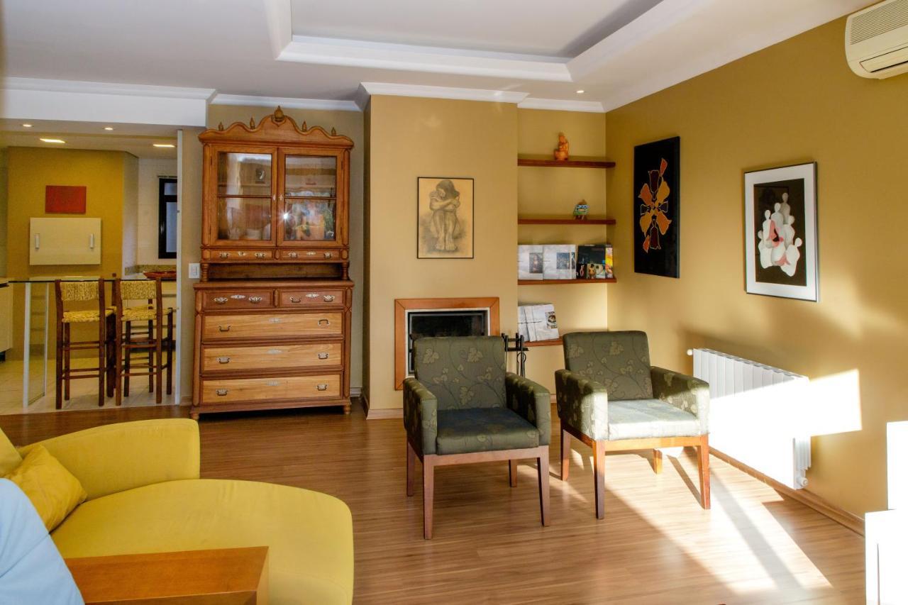 Apartamento super agradável no centro de Gramado Esterno foto