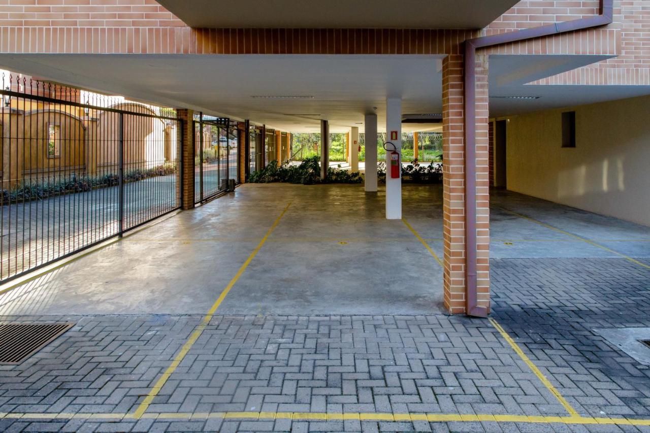Apartamento super agradável no centro de Gramado Esterno foto