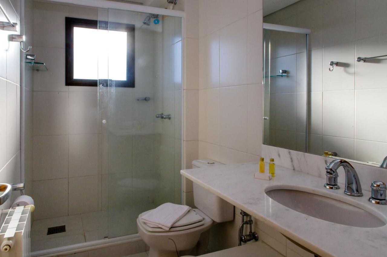 Apartamento super agradável no centro de Gramado Esterno foto