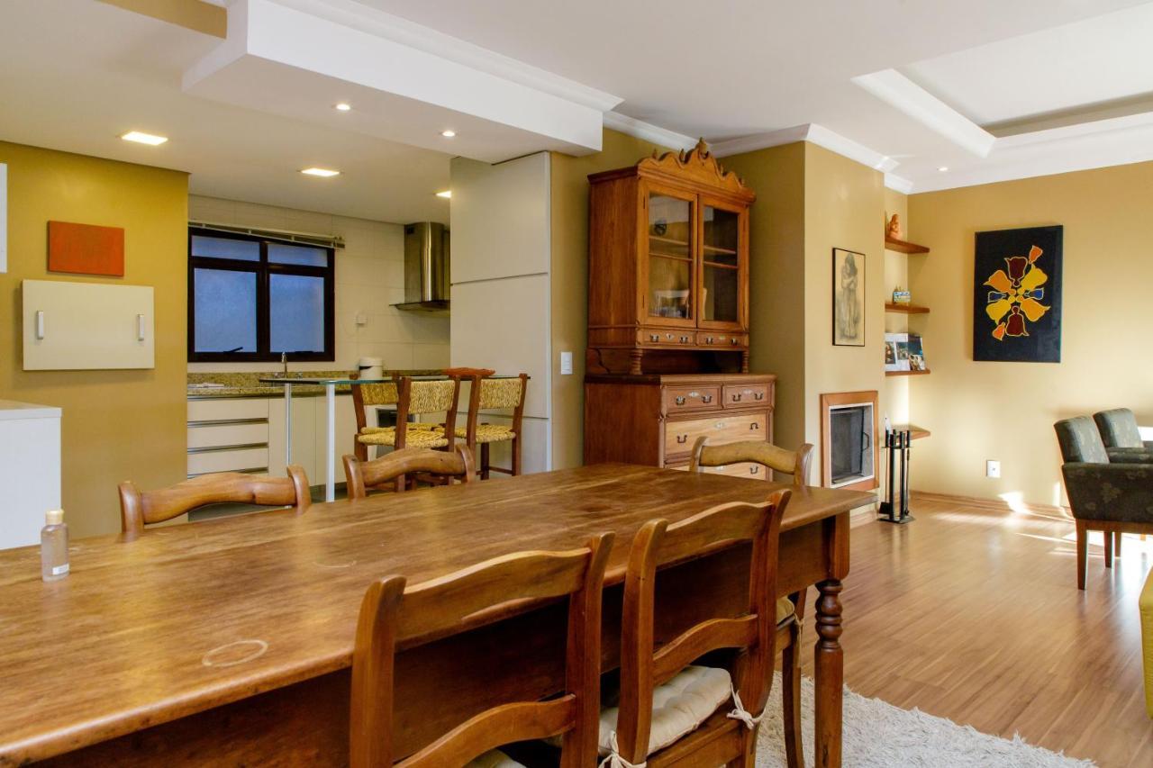 Apartamento super agradável no centro de Gramado Esterno foto