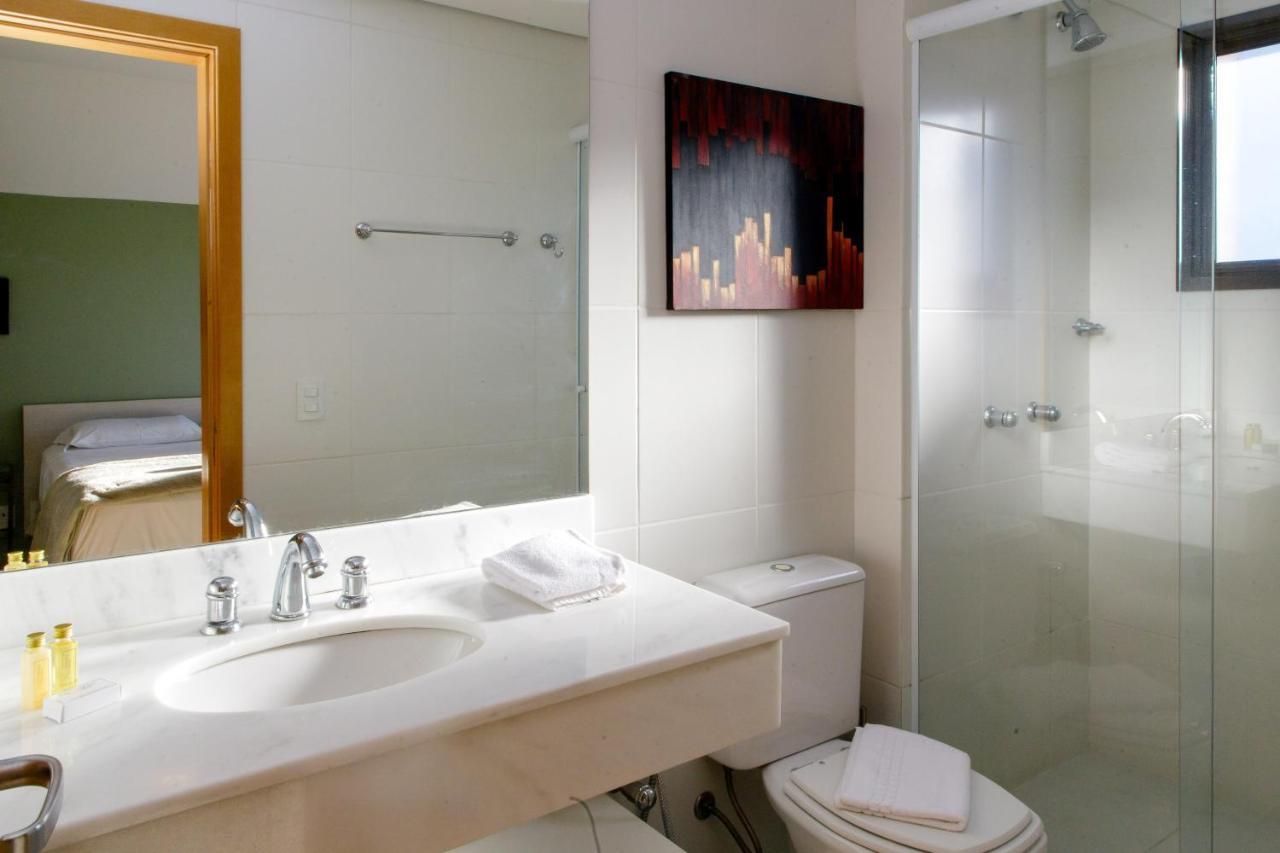 Apartamento super agradável no centro de Gramado Esterno foto
