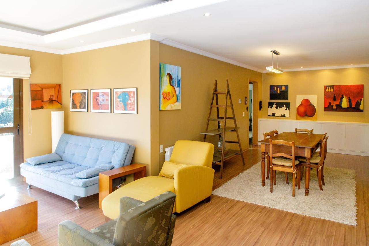 Apartamento super agradável no centro de Gramado Esterno foto