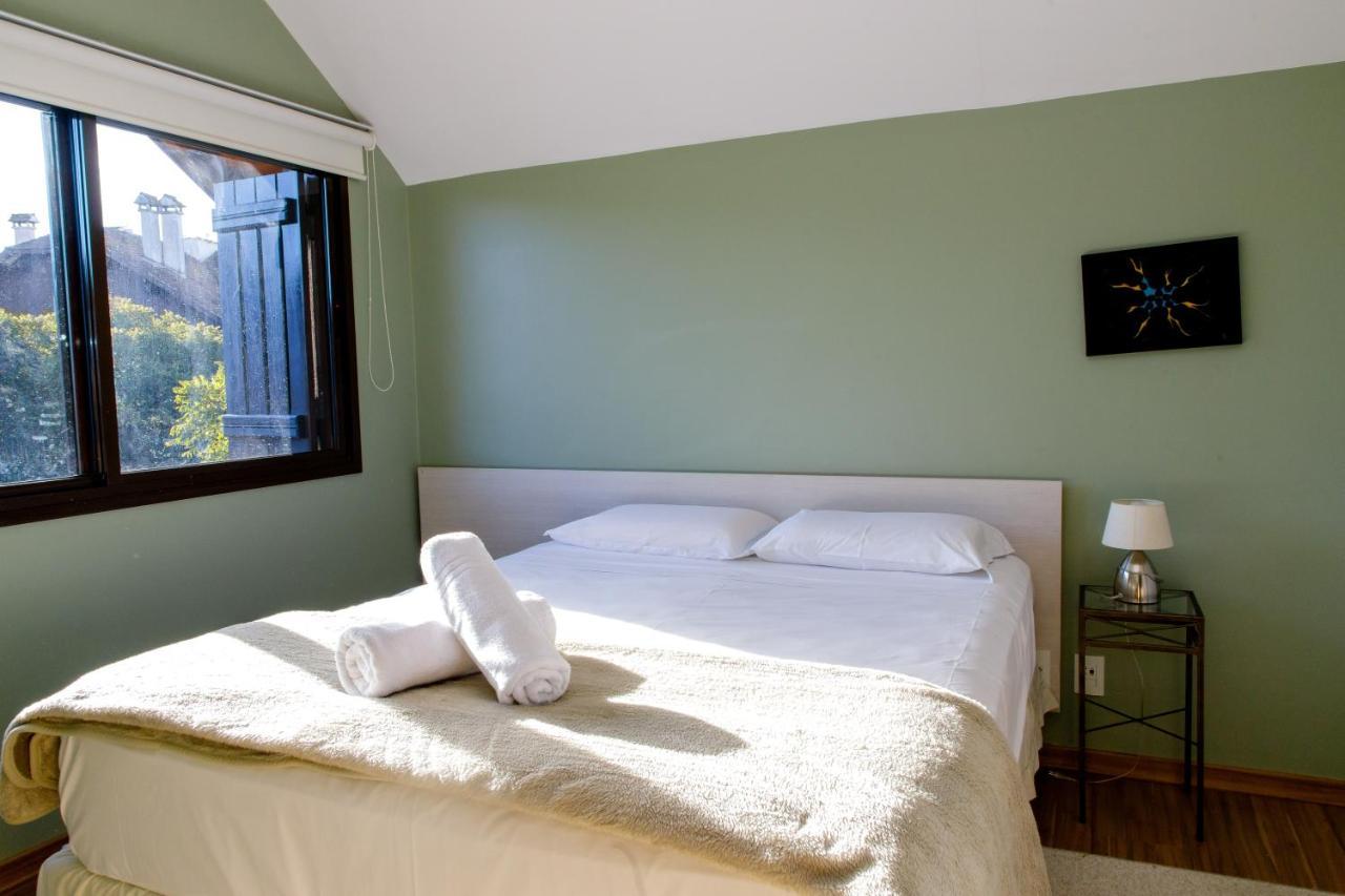 Apartamento super agradável no centro de Gramado Esterno foto